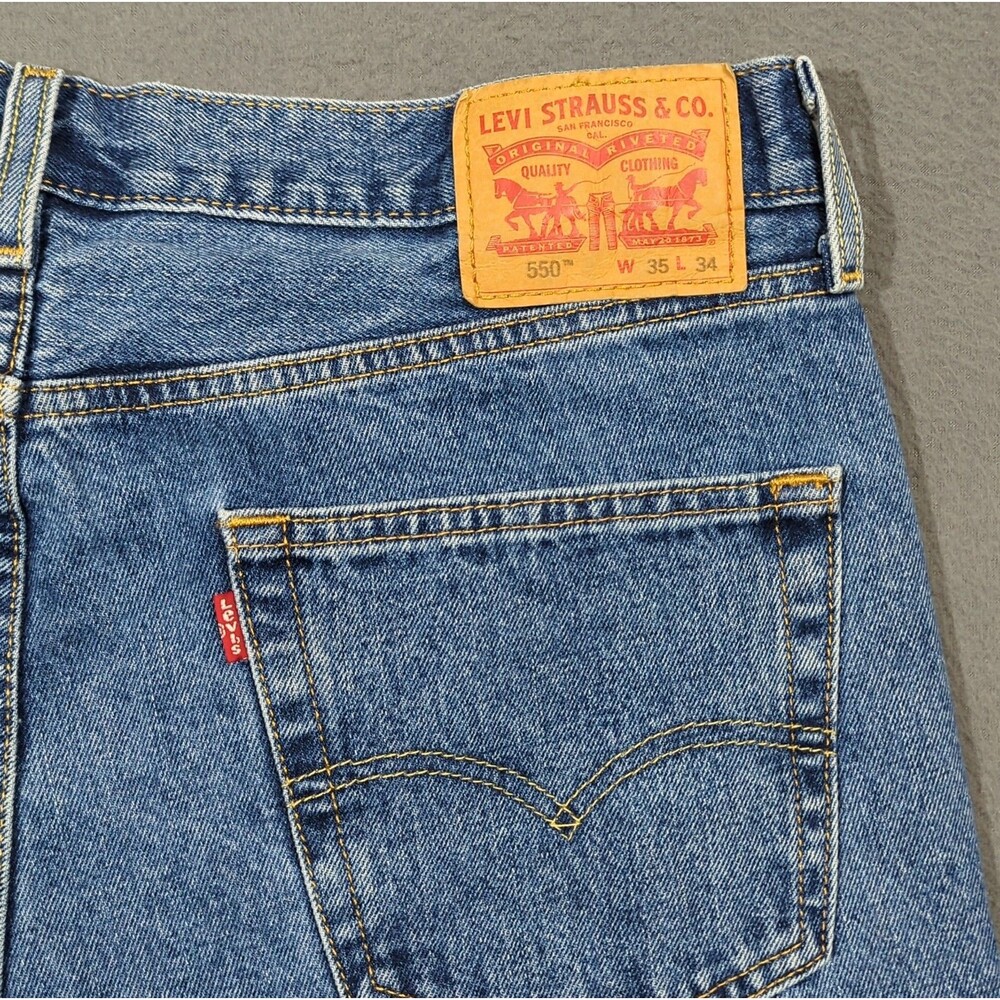 Levi's Jeans Men's 35x34 Fits 35x32 Blue 550 Relaxed Fit Tapered Leg Denim
